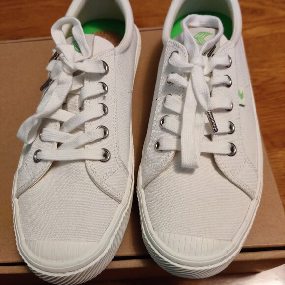 Cariuma white canvas Oca Low sneakers, W8 - Picture 3 of 3